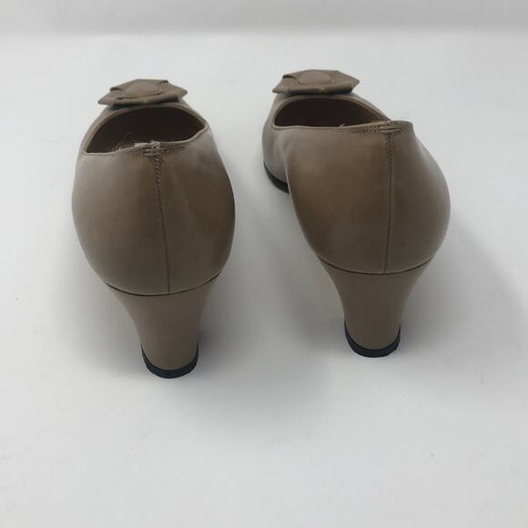 EUC Salvatore Ferragamo button front 7 1/2 heels - Picture 8 of 8